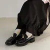 Sapatos Pequenos de Couro Slip-On Versáteis Aumentadores de Altura com Solado Grosso Estilo Britânico Retrô para Mulheres 2025 Novos Loafers com Salto Plataforma Preto