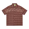 Camisa Masculina de Verão Xadrez Solta de Manga Curta Estilo Japonês Marca Tendência Bordado Artístico de Letras Camisa Casual de Manga Média