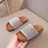 Sandalias Planas Retro Caladas de una Tira, Punta Abierta y Redonda para Niñas, Uso Exterior 2026 Chanclas Casuales de Playa de Moda