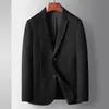 Traje Casual para Hombre 2025 Primavera y Otoño Lujo Ligero Negocios Un Botón Color Sólido Blazer de Moda para Hombres Jóvenes y de Edad Media