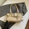 Bolso Tote de Gran Capacidad Casual Retro Moda Estilo Coreano 2025 Otoño e Invierno Nuevo Estilo Bolso de Hombro Simple y Versátil de Gran Capacidad