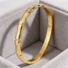 Pulseira de Aço Titânio Cruz Europeia e Americana Nó de Bambu Dourado Pulseira de Luxo Leve para Mulheres, Pulseira da Moda de Nicho de Alta Qualidade que Não Desbota