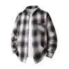 Produto em destaque: Nova camisa casual xadrez de manga comprida masculina para primavera e outono, jaqueta camisa casual moderna unissex com gola de lapela