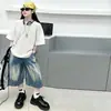 Conjunto de Verano para Niñas 2026 Estilo Nuevo: Conjunto de Dos Piezas para Niños Mayores: Camiseta Moderna con Estampado de Alas y Shorts de Mezclilla Tie-Dye