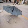 Mango largo de hueso recto para exteriores Protección UV Protector solar Parasol Lluvia Regalo Ventilador de pulverización de barra recta Paraguas de carga