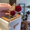 Horquilla para el pelo con borla de cereza y rosa roja, pequeña pinza para sujetar en la parte trasera, accesorio para el pelo con lazo superior, coleta alta flocada para mujer