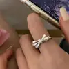 Anel de Laço Rosa Doce com Diamante para Mulheres Usarem Elegante e Fashionável Anel Aberto de Prata S925 Anel para Dedo Indicador