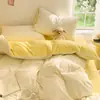 Juego de Ropa de Cama de Cuatro Piezas de Algodón Lavado Suave Estilo Simple Rayado Sábana Funda Nórdica Juego de Tres Piezas para Dormitorio de Estudiante