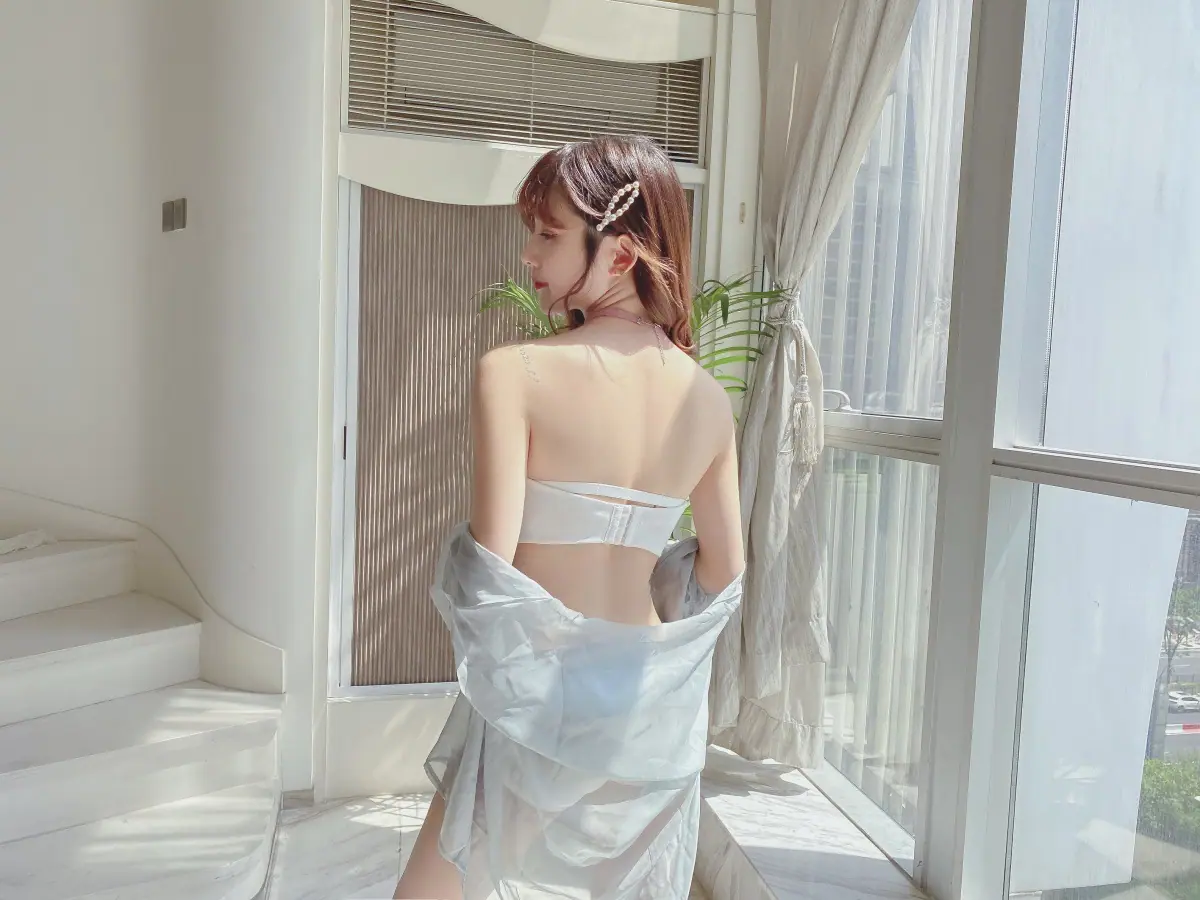 复制_5599无肩带防滑隐形文胸聚拢无钢圈婚纱.jpg