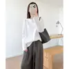 Camiseta blanca de manga larga para mujer, estilo coreano, de longitud media, corte holgado, color liso, versátil, cuello redondo, se puede usar como capa interior o exterior, adecuada para primavera y otoño