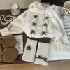 Ropa Infantil Estilo Coreano 2026 Nuevo Set de Dos Piezas para Niñas de Primavera y Otoño: Suéter con Capucha de Encaje y Cardigan, Calcetines por Capas y Leggings, Moderno