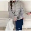 Chaqueta petite de moda estilo coreano con un ambiente suave, con diseño de retorcido empalmado, cuello alto, relleno de algodón, cálida y gruesa, con un diseño atmosférico