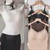 Nueva colección otoño/invierno: un camisón de encaje puro y seductor con acabado cepillado, que cuenta con un sujetador incorporado y está diseñado como una capa interior cálida