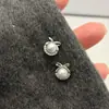 Aretes de Perla Blanca, Delicados y Compactos, No Necesitan Quitarse, Nuevo Estilo Popular 2026, Aretes de Nicho de Lazo de Alta Gama