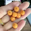 A segunda geração de contas de barril de cera de abelha cor de frango única contas soltas pulseira de mão contas de Buda âmbar contas superiores acessórios para pulseira de mão diy atacado