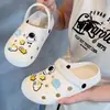 2026 Nuevos Zapatos con Agujeros para Mujer Verano Exterior Suela Gruesa Antideslizantes Tipo Zueco Playa Sandalias de Punta Cerrada para Parejas Hombres