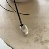 Collar minimalista de cordón de cuero estilo coreano con colgante ovalado, diseño único, cadena versátil para suéter, gargantilla diaria para mujeres