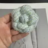 Diámetro 6.6cm Línea Dorada de Gama Alta Flor Pequeña Fragante Forma de Pétalo Flor de Camelia Bolsa para Joyería Ramillete de Flores Más Broche