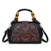 2025 Nuevo Estilo Bolso de Mano al Hombro Cruzado para Mujer Estilo Retro Europeo y Americano Bolso para Madres de Mediana Edad y Mayores Tendencia de Exportación Transfronteriza con Relieve
