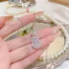 Novo colar estilo chinês em imitação de calcedônia em formato de cabaça com microincrustação total de diamantes para mulheres, requintado e versátil, nova corrente de clavícula ultrabrilhante de luxo leve