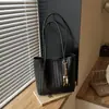 Bolso de mano tejido de patrón de nicho estilo coreano ins, bolso cesta de moda de gran capacidad, bolso de hombro y axila texturizado de moda