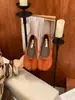Zapatos de mujer 2026 modelo nuevo de gamuza con suela blanda, sin cordones, con aumento interno de altura y diseño de punta dividida