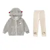Conjunto de Roupa para Meninas Primavera e Outono 2026 Novo Jaqueta Listrada Estilosa com Gatinho Calça Legging Casual Conjunto de Duas Peças para Primavera