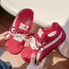 Zapatillas versátiles de nicho estilo coreano para mujer, 06 nuevos zapatos blancos de suela gruesa chic de otoño, zapatillas de entrenamiento alemanas para estudiantes
