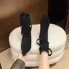 2025 Nuevas Botas de Montar de Invierno con Hebilla Cinturón Aspecto Adelgazante Punta Fina Tacón de Aguja Caña Media Botines Cortos de Mezclilla Plisados Retro