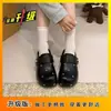 Chinelos de Luxo de Nicho com Tachas e Biqueira Reforçada 2026 Verão Versáteis para Comutação e Uso Externo Chinelos Slip-On da Moda