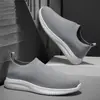 Novos Sapatos Masculinos Primavera e Verão 2026, Sapatos Slip-On de Malha, Sapatos Casuais Respiráveis de Solado Macio, Sapatos Masculinos Estilo Casa Diário