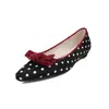 Zapatos planos de moda de nicho de 2.5 cm para mujer, nuevo estilo primavera y otoño 2026, bailarinas dulces de lunares con lazo