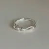 Anel fino estilo coreano com nó torcido para mulheres, design simples e único, novo anel aberto ajustável