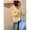 Cárdigan de punto para niña Ningli, nuevo estilo otoño 2026 ropa exterior infantil, un suéter amarillo dopamina muy elegante para niñas
