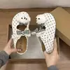 Novedad Otoño 2026 Lindos Peluches de Oso de Dibujos Animados con Lunares y Lazo Suela Suave Cómodas Antideslizantes Zapatillas sin Cordones