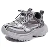 Novedades Primavera 2026 Zapatos Deportivos Transpirables de Malla para Niños Papá Niñas Zapatos Casuales Plateado Negro Rosa Niños Modernos