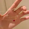 Collar de Corazón Rojo Pequeño para Mujer 2024 Nuevo Diseño de Lujo Serie Corazón Colgante Versátil Exquisita Cadena para Clavícula Joyería