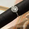 Anillos de Plata Rodinada Incrustados Tipo Hielo de Alta Gama de Calcedonia Verde al por Mayor, Anillos de Moda para Mujer de Ágata Hielo Blanco, Joyería para Suministro de Transmisiones en Vivo