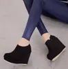 Novas Botas Femininas de Veludo Fosco para Primavera e Outono Cano Curto e Botas de Tornozelo Sapatos de Salto Plataforma com Plataforma de Água Sapatos Plataforma Sapatos de Comércio Exterior H461