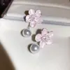Charme Delicado e Feminino~ Brincos de Flor com Zircônia e Pérola, Brincos de Luxo Leve e de Alta Qualidade, Doces e Delicados, Brincos Versáteis para Mulheres