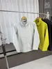 Chaqueta exterior asequible para hombre y mujer, resistente al agua, nuevo estilo otoño/invierno, cálida, forrada de polar, softshell, cuello alto, moderna
