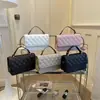 Bolsa de mão moderna com alça de corrente, uma bolsa tote chique e versátil no estilo Chanel, perfeita para o dia a dia e pode ser usada como bolsa de ombro ou bolsa transversal.