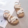 Sapatos de Salto Baixo Femininos 2026 Verão Novo Estilo Coreano Vazados Respiráveis Sandálias Flat Laço Cristal Sapatos de Praia Infantis