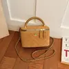 Bolso Pequeño de Lujo Ligero Estilo Francés para Mujer Otoño 2026 Bolso Cruzado Pequeño de Gama Alta Bolso Caja Dulce Casual Elegante