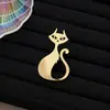 Broche de Gato Minimalista em Metal, Pino de Gatinho Vazado Dourado Fosco, Acessório de Design Único para Ternos e Casacos