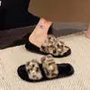 Pantuflas de felpa peludas para el hogar con pedrería, pantuflas planas populares con estampado de leopardo, moda 2026 nuevo estilo otoño e invierno