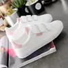Tênis Branco Nuanfenglai para Mulheres, Novidade Primavera e Verão 2026 Estilo Coreano Versátil Básico Tênis de Velcro, Sapatos de Lona, Sapatos Casuais