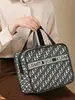 Bolsa de Armazenamento para Cosméticos, Estilo Pequeno e Elegante, Bolsa de Maquiagem Portátil para Mulheres, Alto Valor Estético, Grande Capacidade, Bolsa de Mão para Viagem