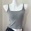 Chaleco cálido de otoño e invierno con tejido cepillado, tirantes finos, diseño de copa integrada y almohadillas para el pecho incorporadas, una capa interior simple y versátil para abrigarse.