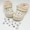 Sapatos de veludo cotelê com palmilhas acolchoadas, acessórios de corrente de contas com pena azul e borboleta, embelezamentos DIY de alta qualidade, leves e luxuosos, perfeitos para adicionar um toque de charme feminino aos seus sapatos